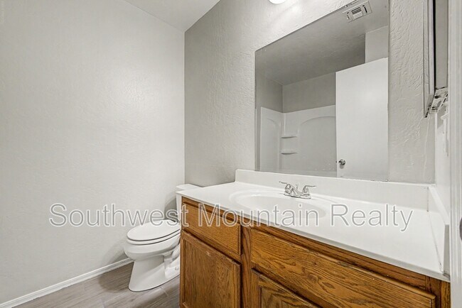 Building Photo - 2272 E Remington Pl