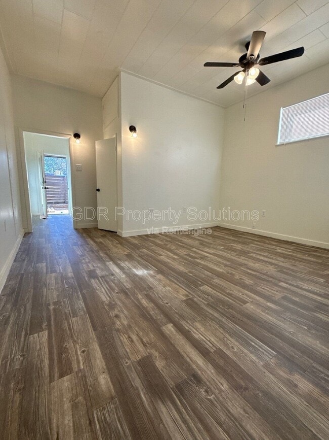 Building Photo - 3209 Burton Ave SE