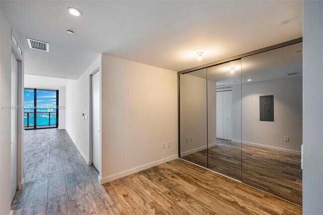 Building Photo - 650 NE 32nd St