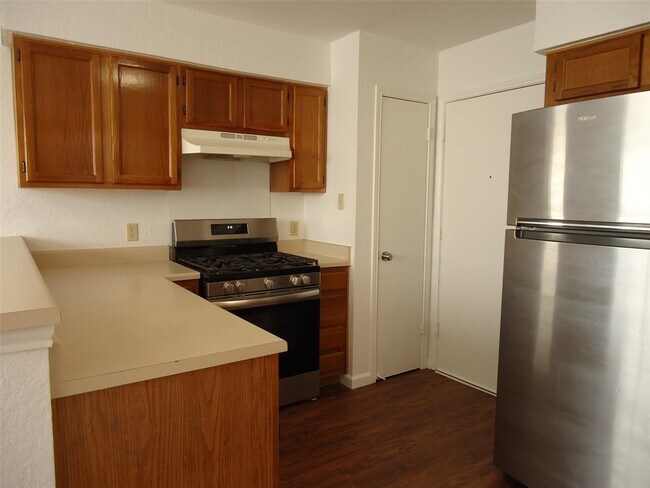 Building Photo - 811 Crieff Cross Dr