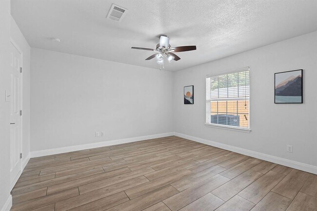 Building Photo - 6001 Jain Ln