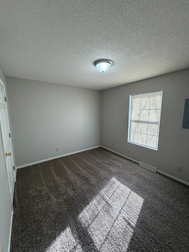 Building Photo - 506 Nickman Rd