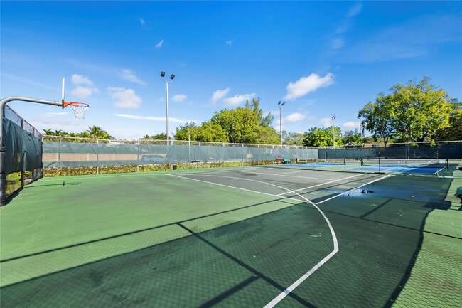 Building Photo - 1715 Whitehall Dr