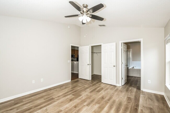 Building Photo - 5652 Sycamore Canyon Dr