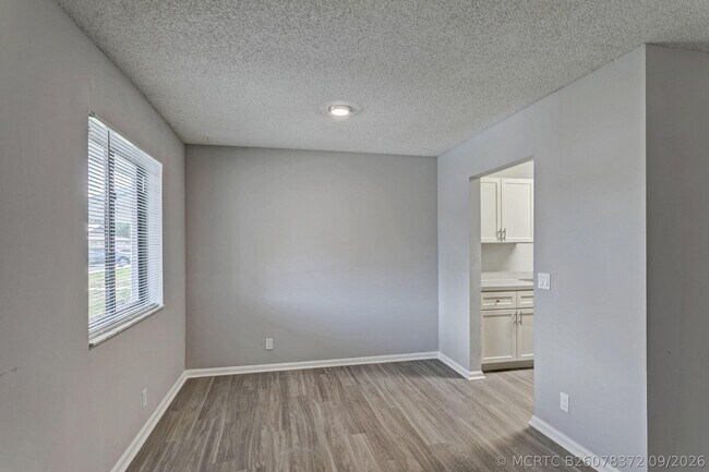 Building Photo - 9184 Roan Ln