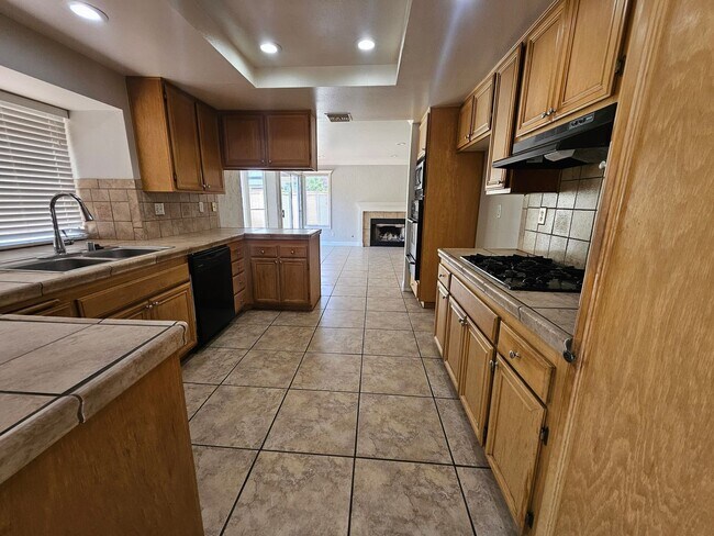 Building Photo - New Listing!