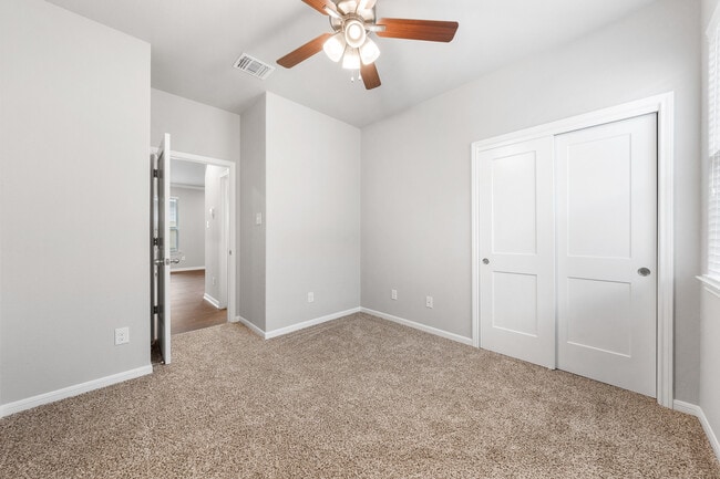 Building Photo - 617 La Parra Bend