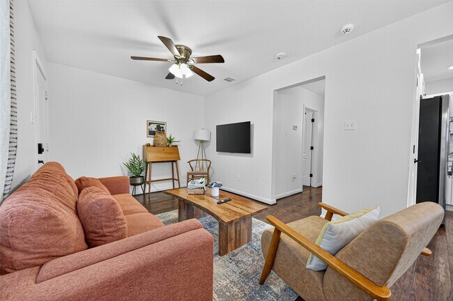 Building Photo - 2212 Rosewood St