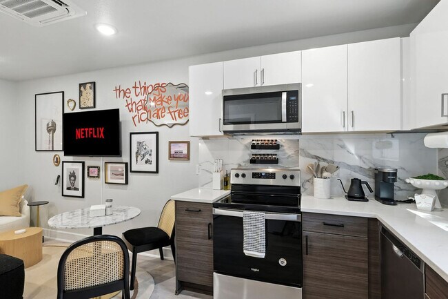 Building Photo - 5025 San Jacinto St