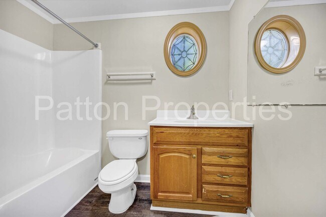 Building Photo - Rosewood Home