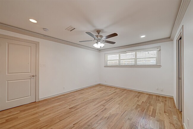 Building Photo - 5611 Briarbend Dr