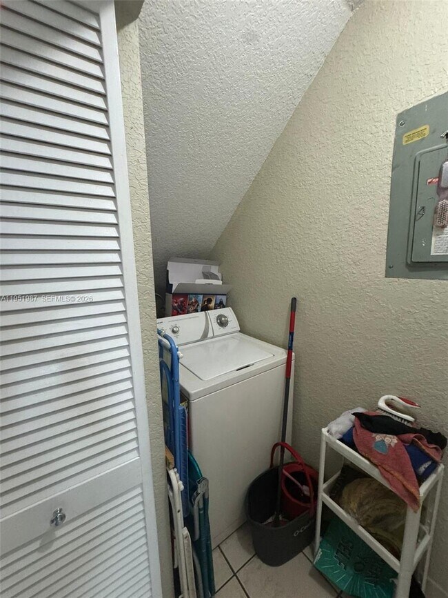 Building Photo - 1750 SW 137th Ct