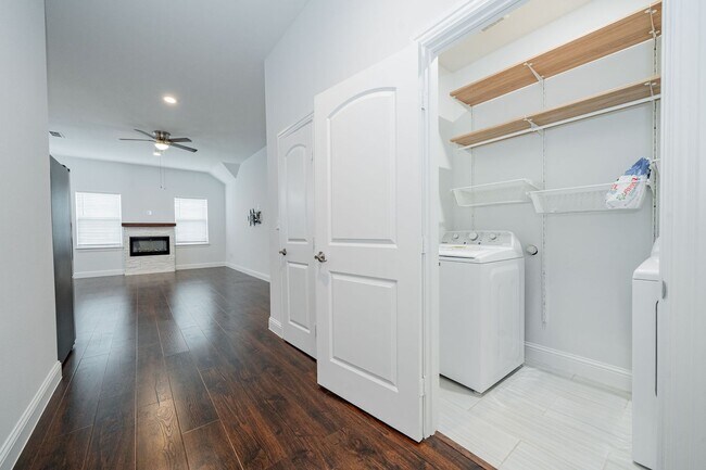 Building Photo - Beautifully Updated 3-Bed, 2-Bath Home Nea...