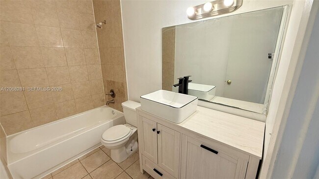 Building Photo - 415 Executive Center Dr