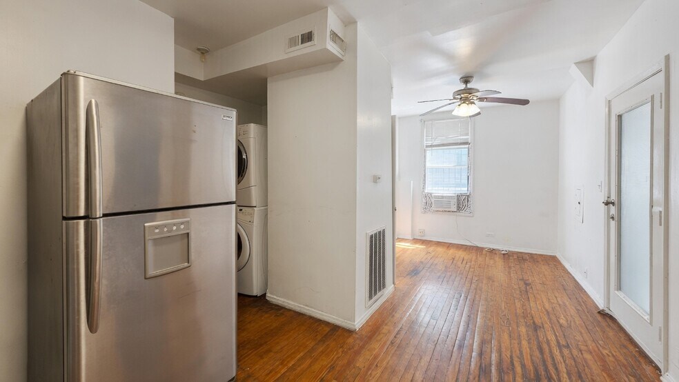 Building Photo - 1016 W Cullerton St