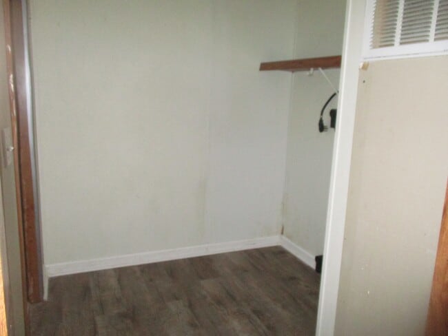 Building Photo - 146 Zackary St