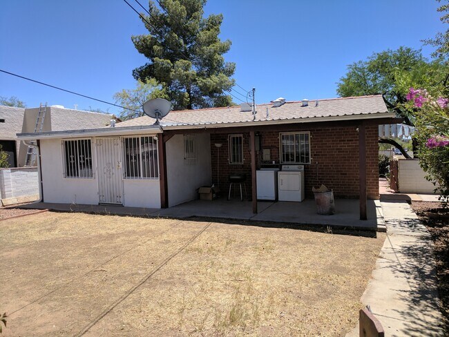 Building Photo - 2 Bedroom and 1 Bath Rental