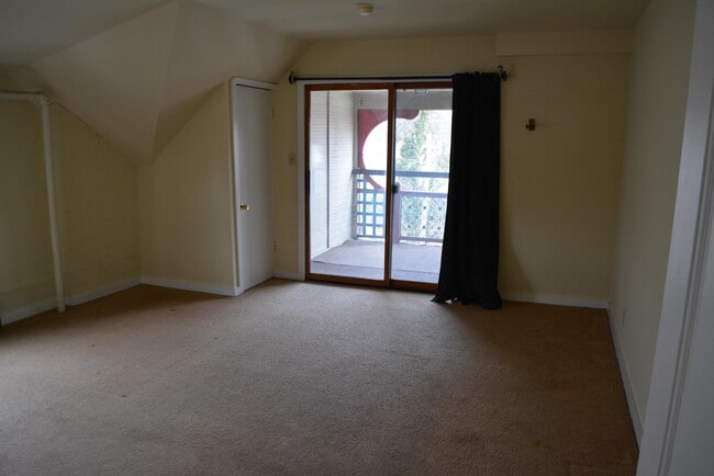 Building Photo - 1353 Highland St