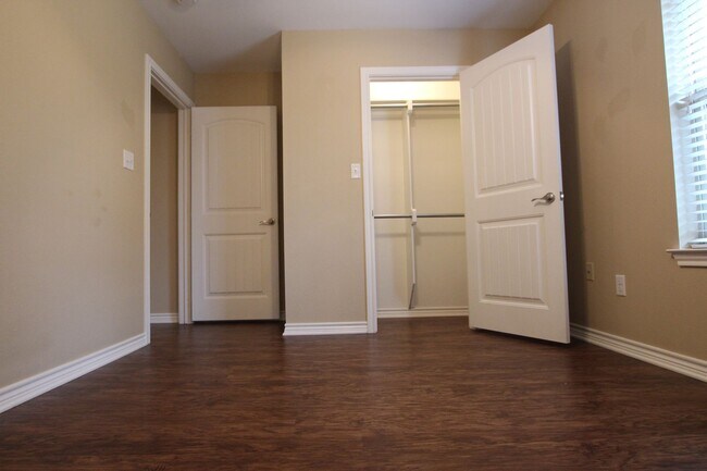 Building Photo - Coming Soon! Gorgeous 3 Bedroom Home in Th...