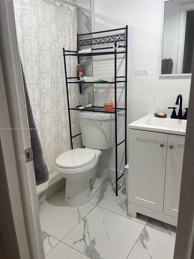 Building Photo - 6190 W 19th Ave