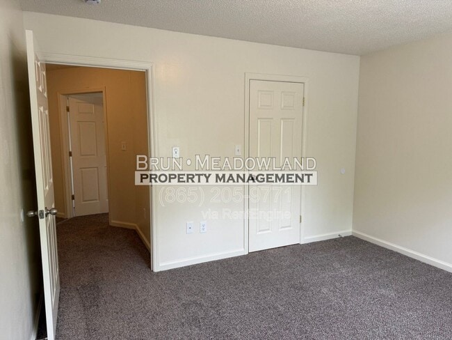 Building Photo - 5622 Boxwood Garden Way