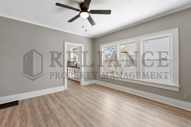 Building Photo - 152 S Estelle St