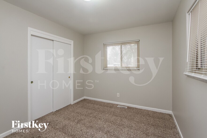 Building Photo - 3880 W Smith Valley Rd