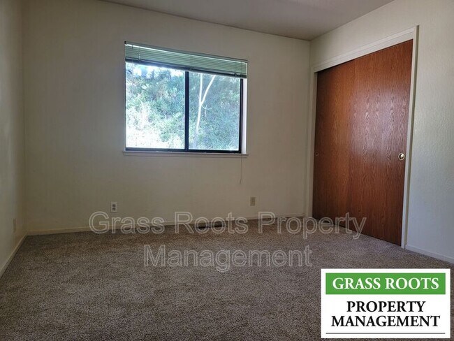 Building Photo - 17135 Lawrence Way