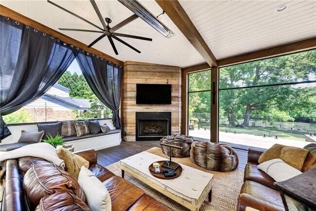 Building Photo - 3669 Cochise Dr SE
