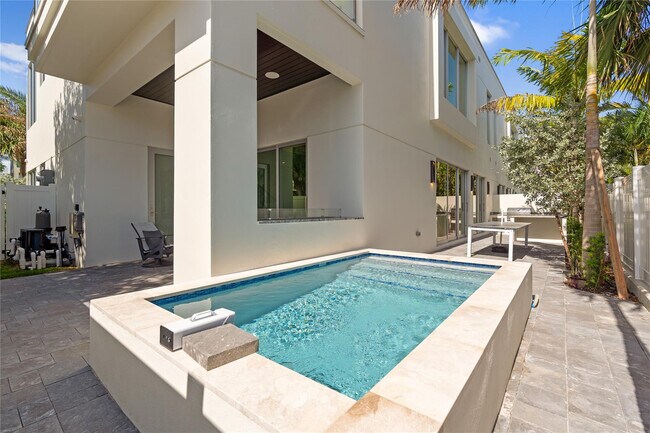 Building Photo - 221 Shore Ct