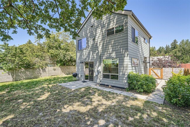 Building Photo - 9443 5th Ave SW