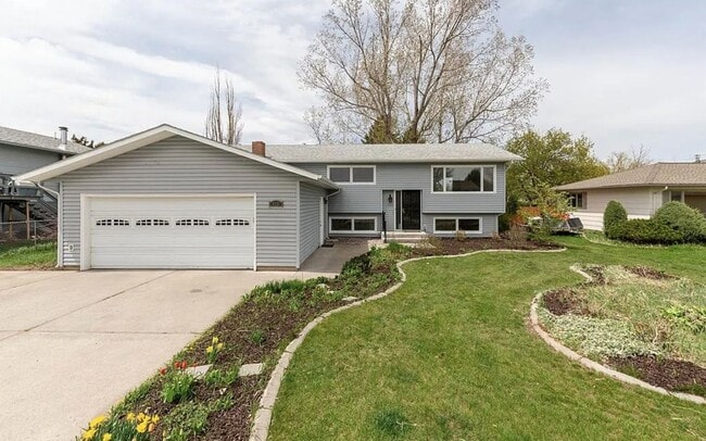 Building Photo - Fully Renovated 4-Bedroom Home, Plus an Office & Two Living/Family Rooms in Prime Bozeman Location