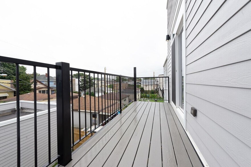 Building Photo - 4429 N Kimball Ave