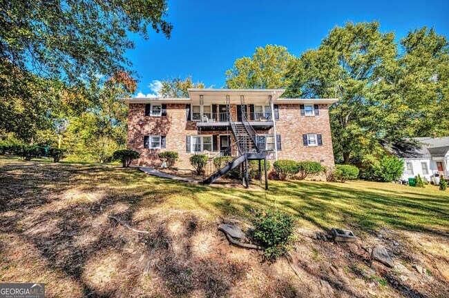 Building Photo - 2858 Rosehill St