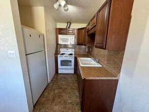 Building Photo - 1 Bed/1 Bath Apartment in Melbourne Water, Trash, Sewer Included