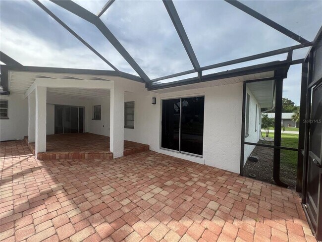 Building Photo - 21371 Knollwood Ave