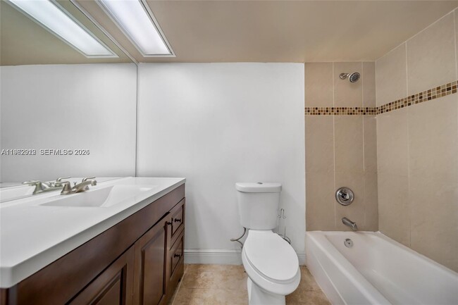 Building Photo - 4030 W Palm Aire Dr