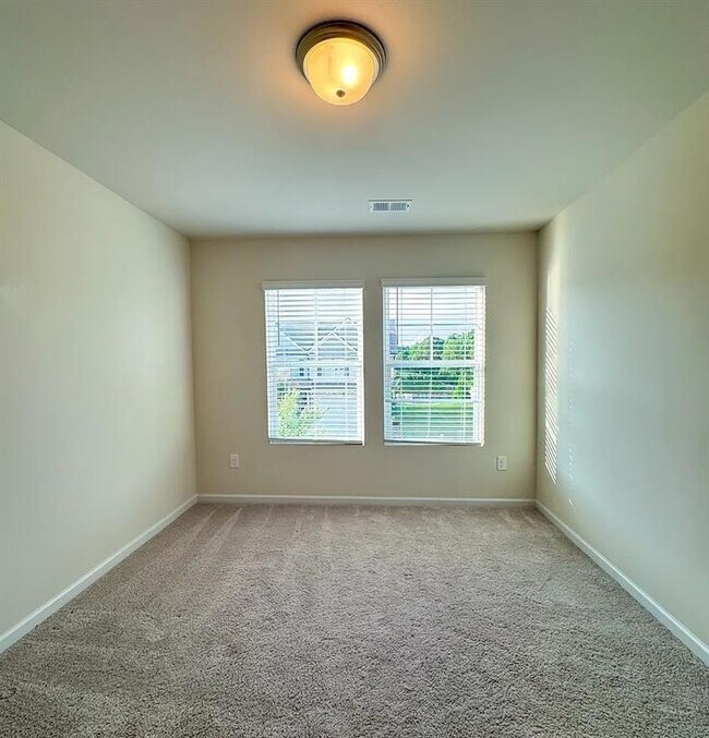Building Photo - 4546 Bishops Ln