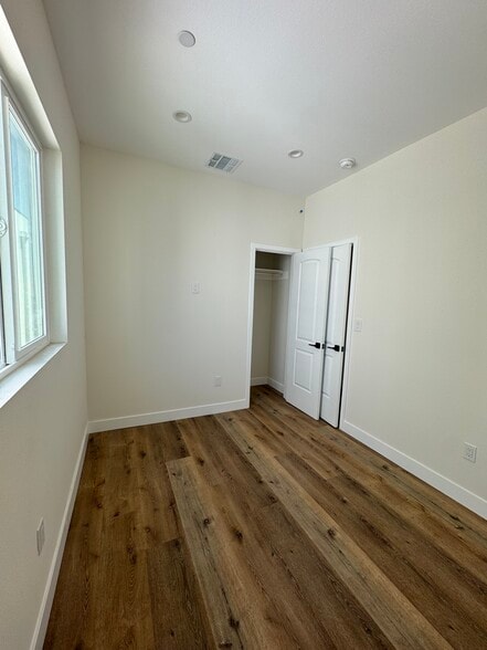 Building Photo - 5875 Towne Ave