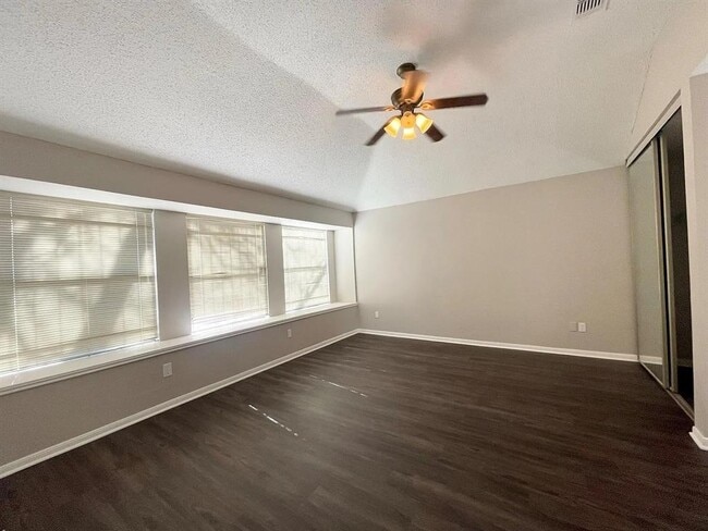 Building Photo - 13535 Gaby Virbo Dr