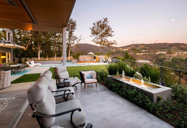 Building Photo - 2344 Banyan Dr