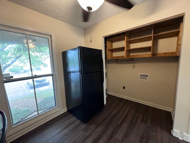 Building Photo - 4603 Dow Ct
