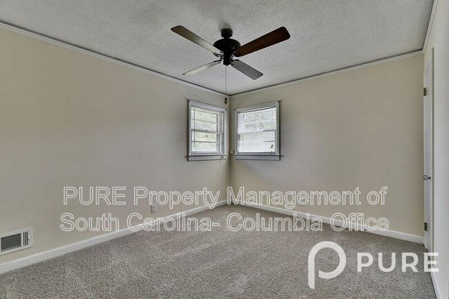Building Photo - 5912 Barksdale Dr