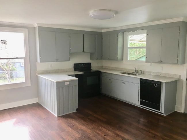 Primary Photo - Beautiful 2 Bedroom 1 Bathroom Home with S...