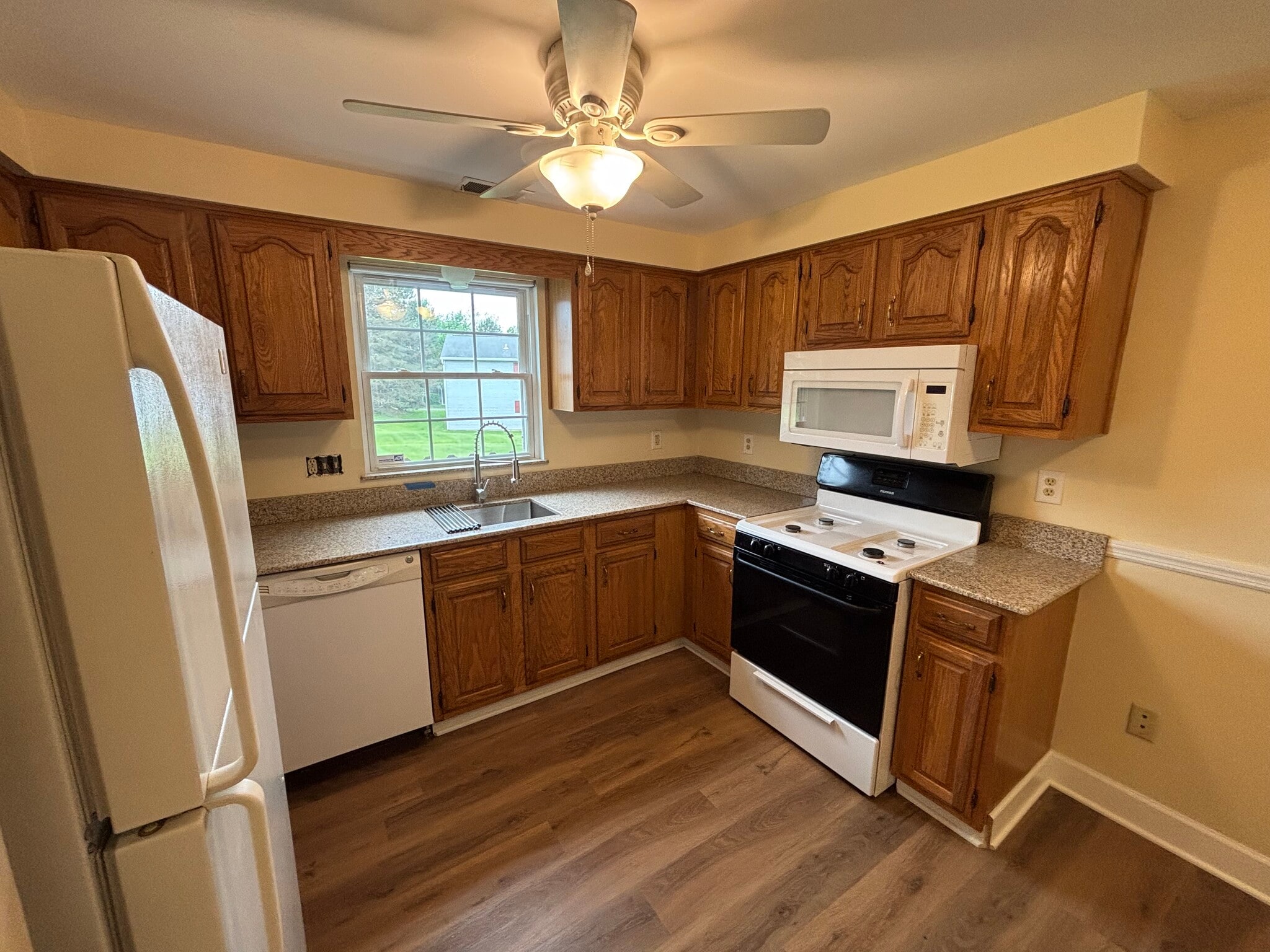Kitchen - 32 Chestnut Ct
