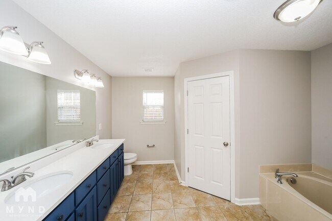 Building Photo - 2738 Old Well Cove