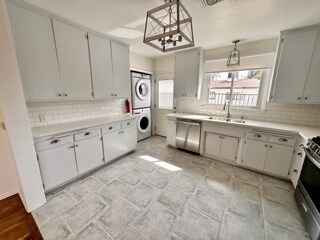 Building Photo - 10662 Shoshone Ave