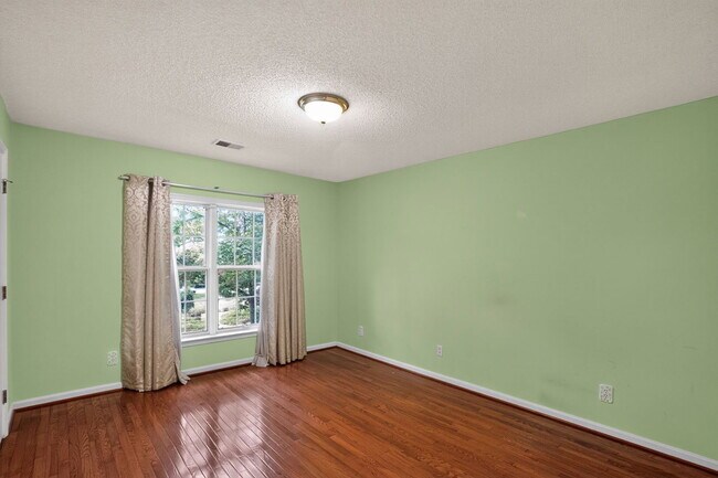 Building Photo - 16801 Old Field Ln