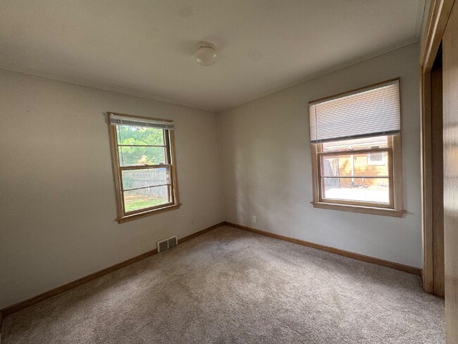 Building Photo - 3BR/1BA in Roseville Featuring A Sprawling Fenced Yard & An Attached Garage