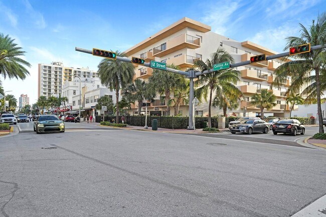 Building Photo - 1150 Collins Ave